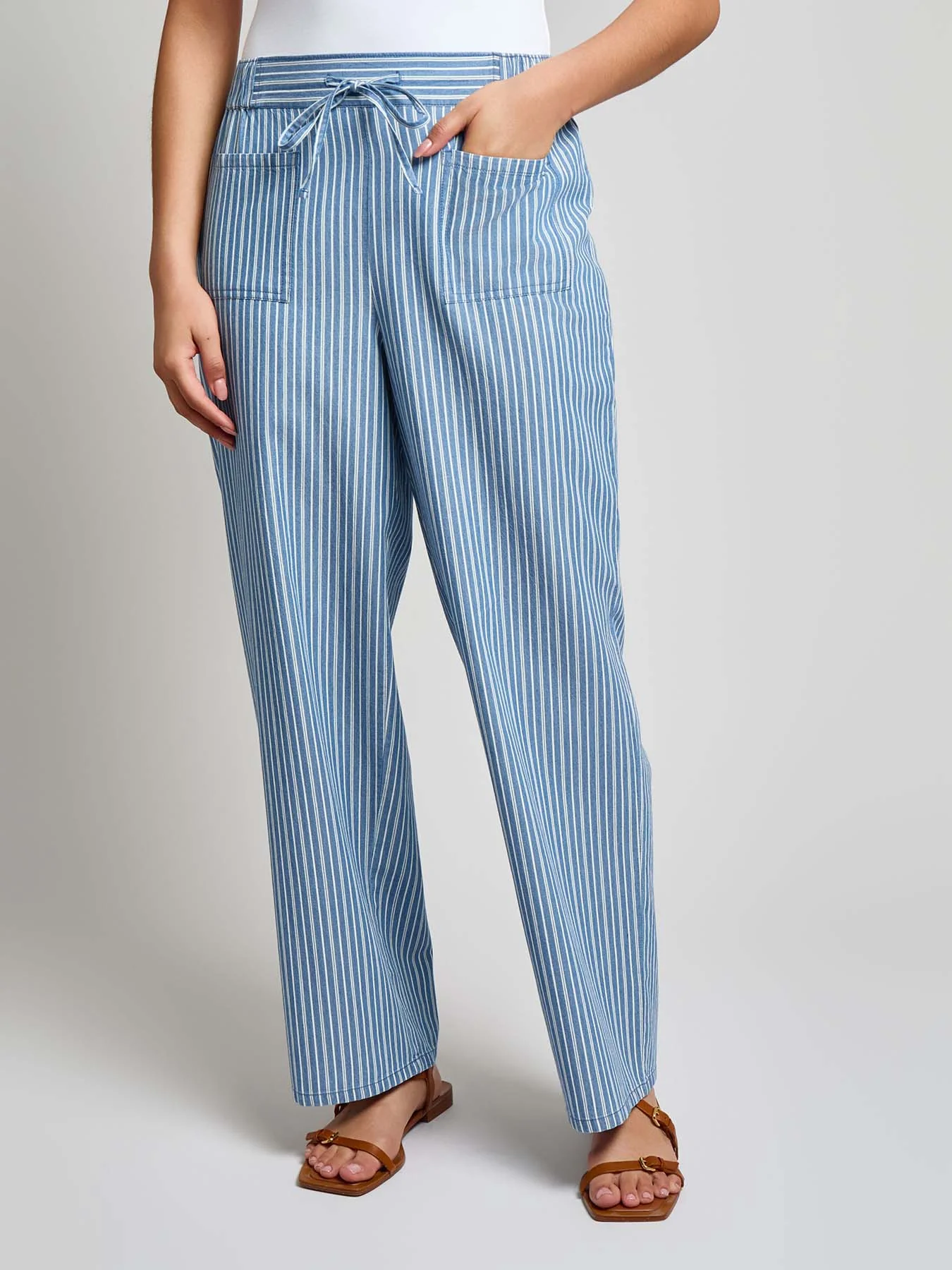 Petite Drawstring Patch Pocket Pull-On Pant
