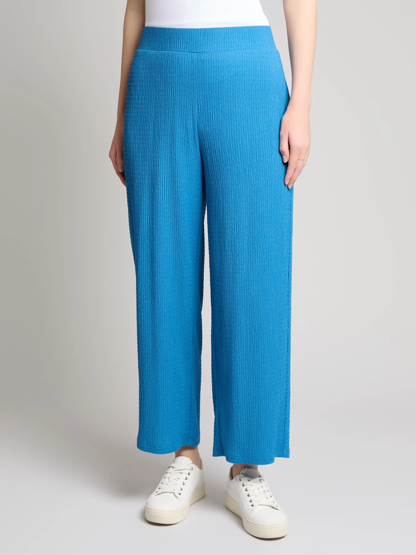 Pull-On Textured Wide Leg Cropped Pant