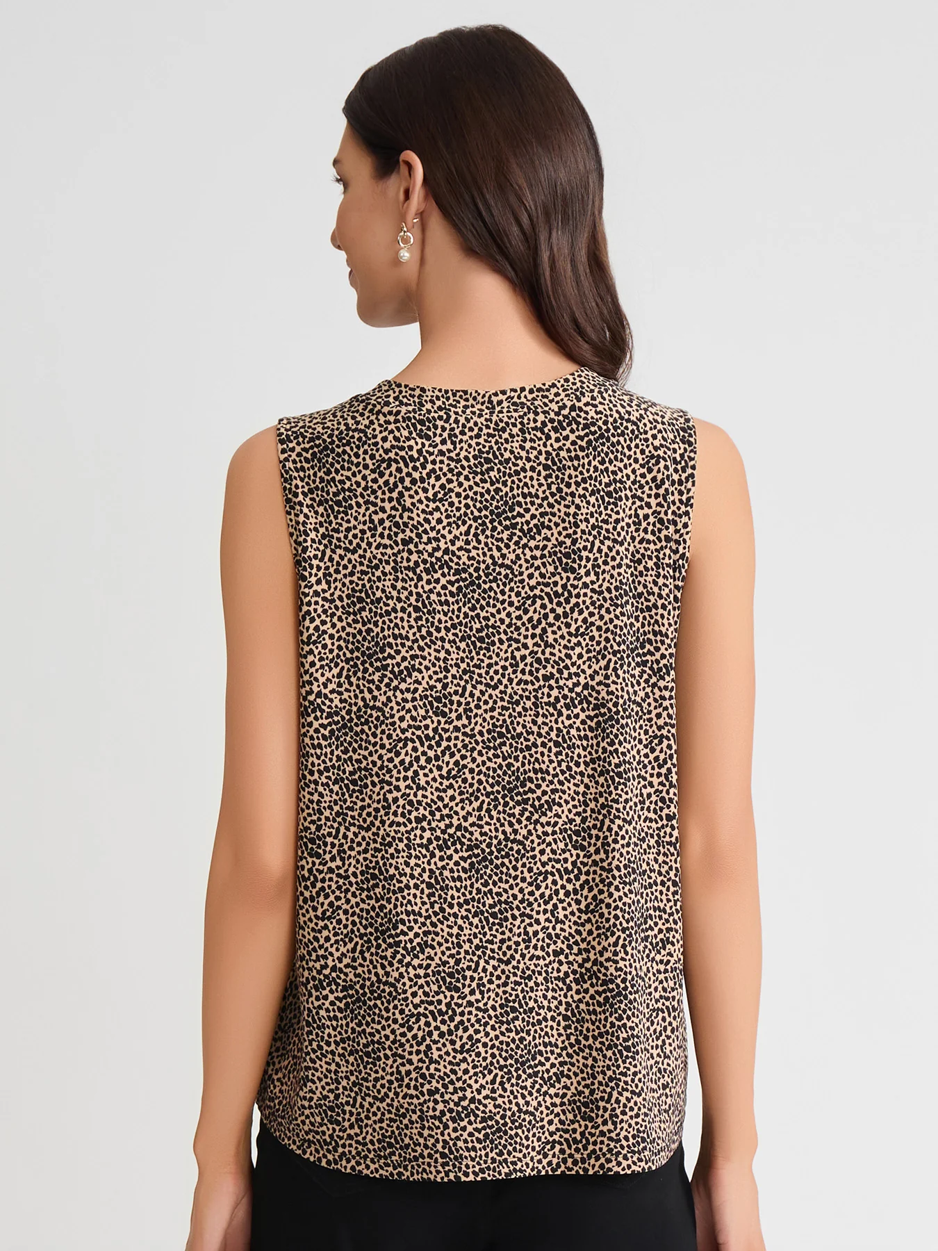 Sleeveless V-Neck Pleat Front Blouse - Image 3