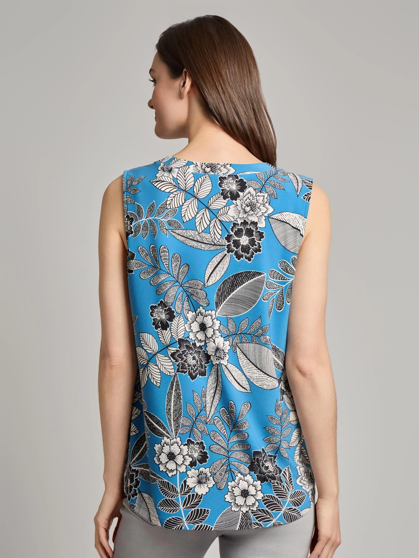 Sleeveless V-Neck Pleat Front Blouse - Image 3